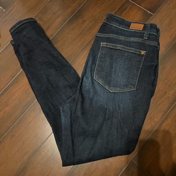 Dark wash Judy blue jeans - Picture 1 of 6